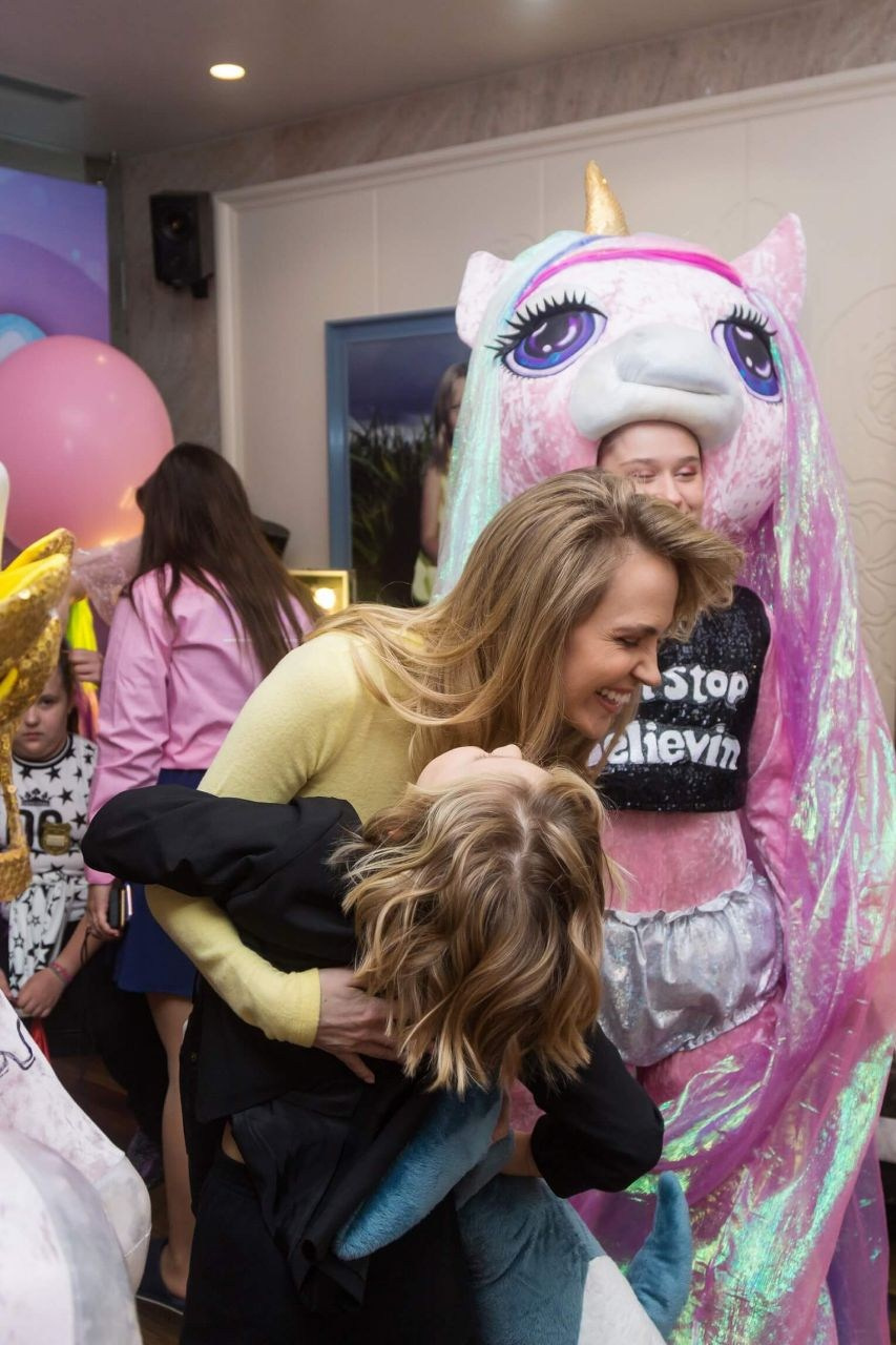 Ведущий + диджей + 1 из 8 моих услуг в подарок!