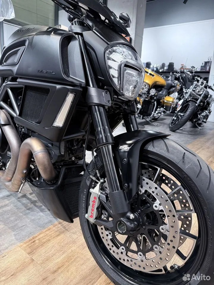 Купить 2015 Ducati Diavel (Dark Stealth) — подробнее на сайте. Hello Davidson, Москва. Только хорошие мотоциклы…