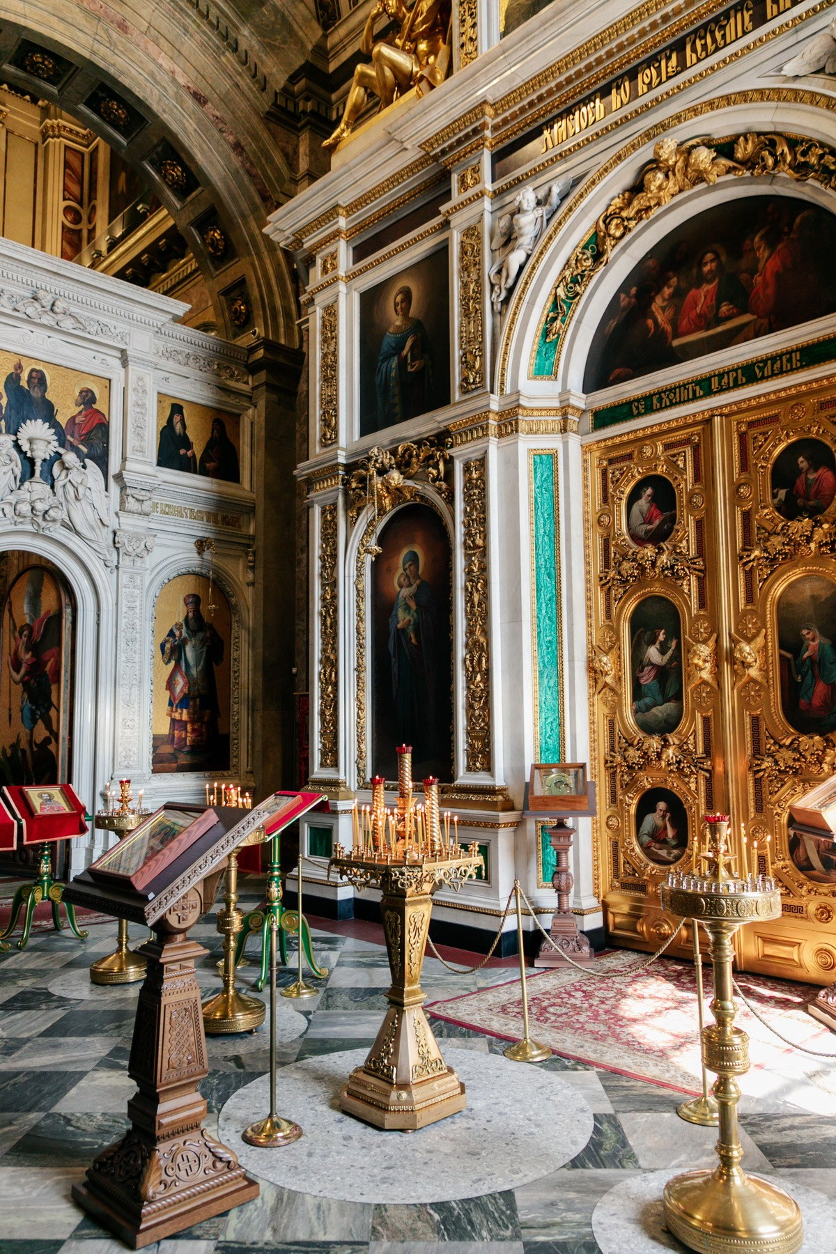 Крещение в Исаакиевском соборе, можно ли крестить а исаакиевском соборе, проводят ли крещение в исаакиевском, сколько стоит крещение в собре исаакиевский, где покрестить ребенка спб, лучшие церкви для крещения спб