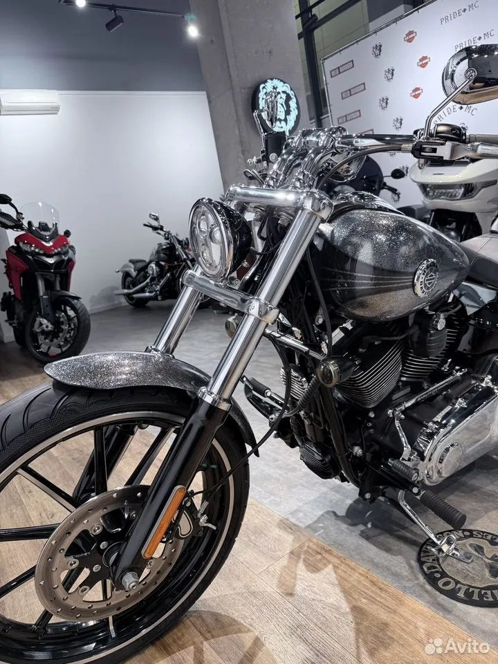 Купить Harley-Davidson Breakout ABS Hard Candy Custom (Softail/Dyna) — подробнее на сайте. Hello Davidson, Москва. Только хорошие мотоциклы…