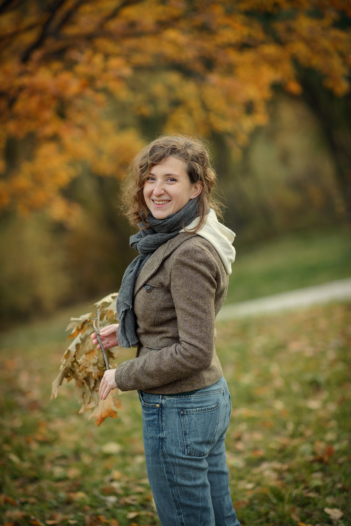 Photo shoot of a mom with baby in autumn. Photos with yellow leaves