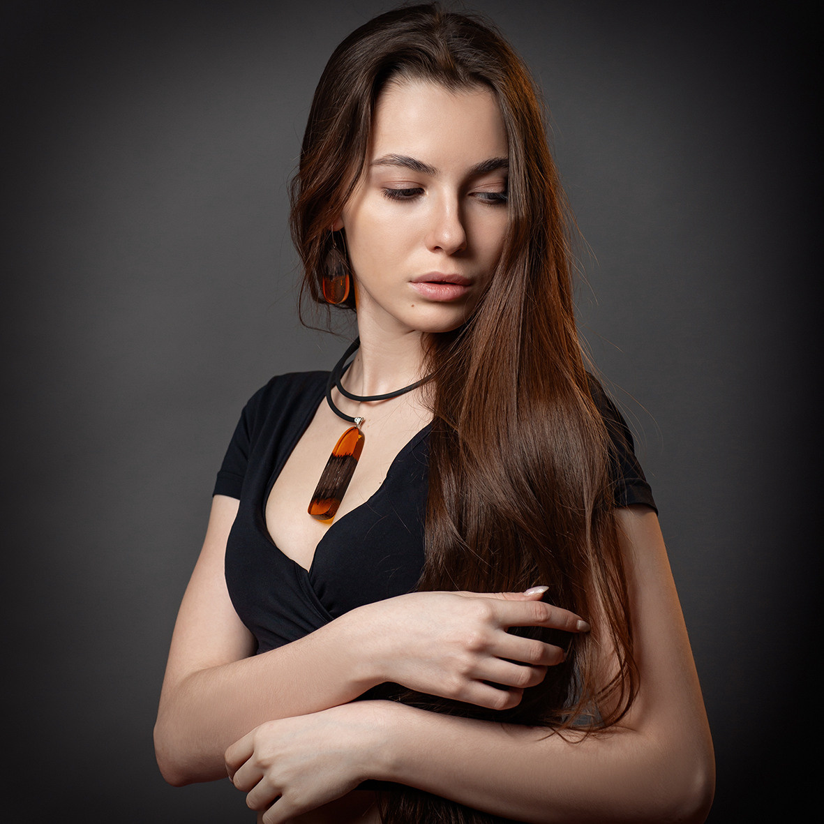 Рекламная фотосессия украшений в Темиртау. Ручная работа.