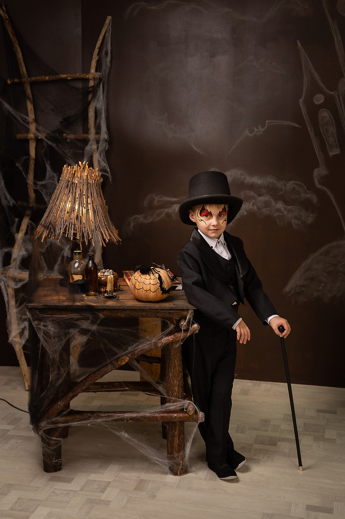 Тематическая костюмированная фотосессия Темиртау. Волшебный чердак. Мальчик с тростью