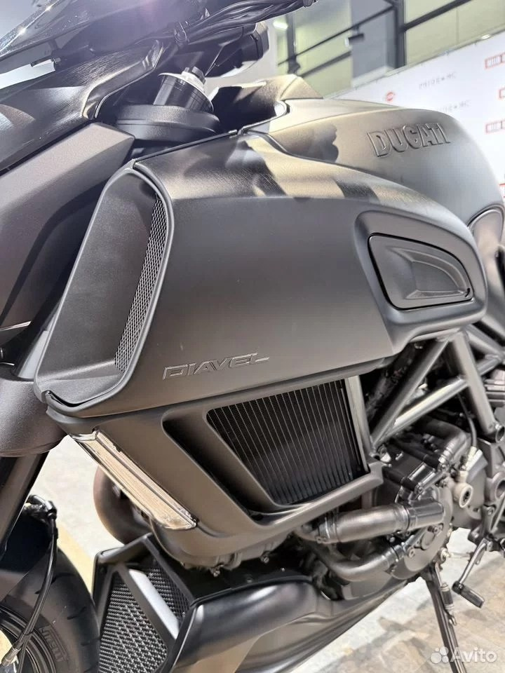 Купить 2015 Ducati Diavel (Dark Stealth) — подробнее на сайте. Hello Davidson, Москва. Только хорошие мотоциклы…