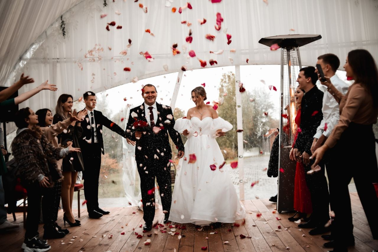 Ведущий + диджей + 1 из 8 моих услуг в подарок!