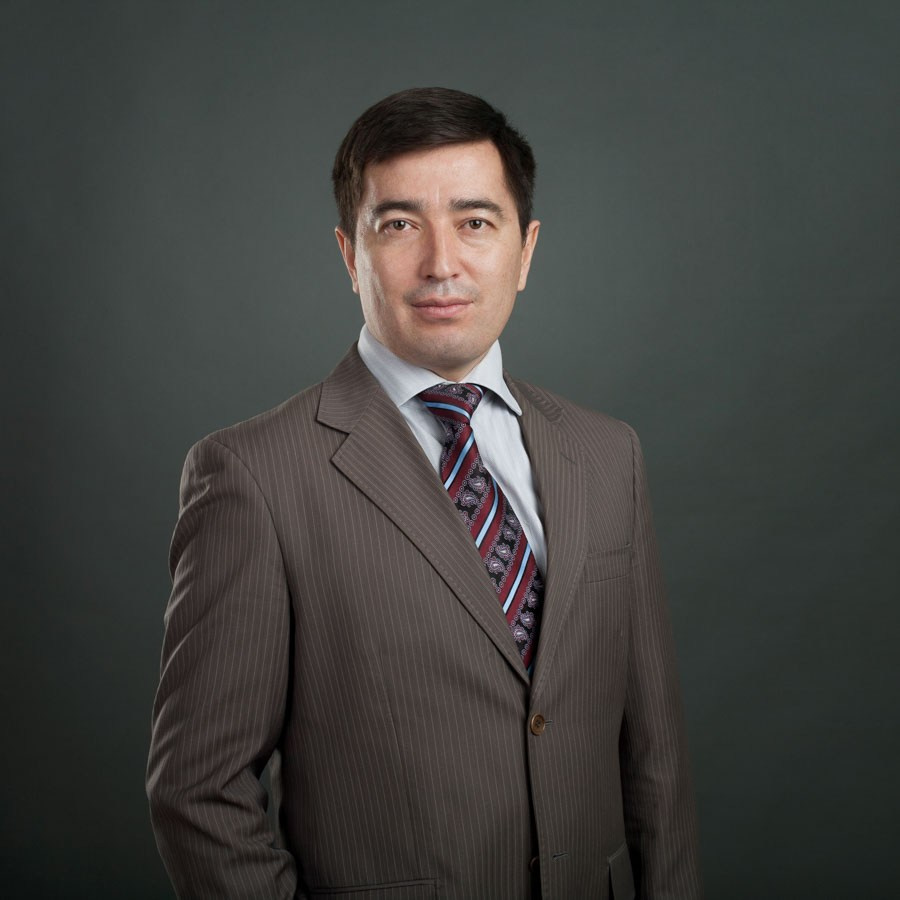 Деловой (бизнес) портрет. Фотостудия Алматы. Фотосъемка Алматы. Фотосессия Алматы. Фотокурсы. Обучение фотографии. Аренда студии