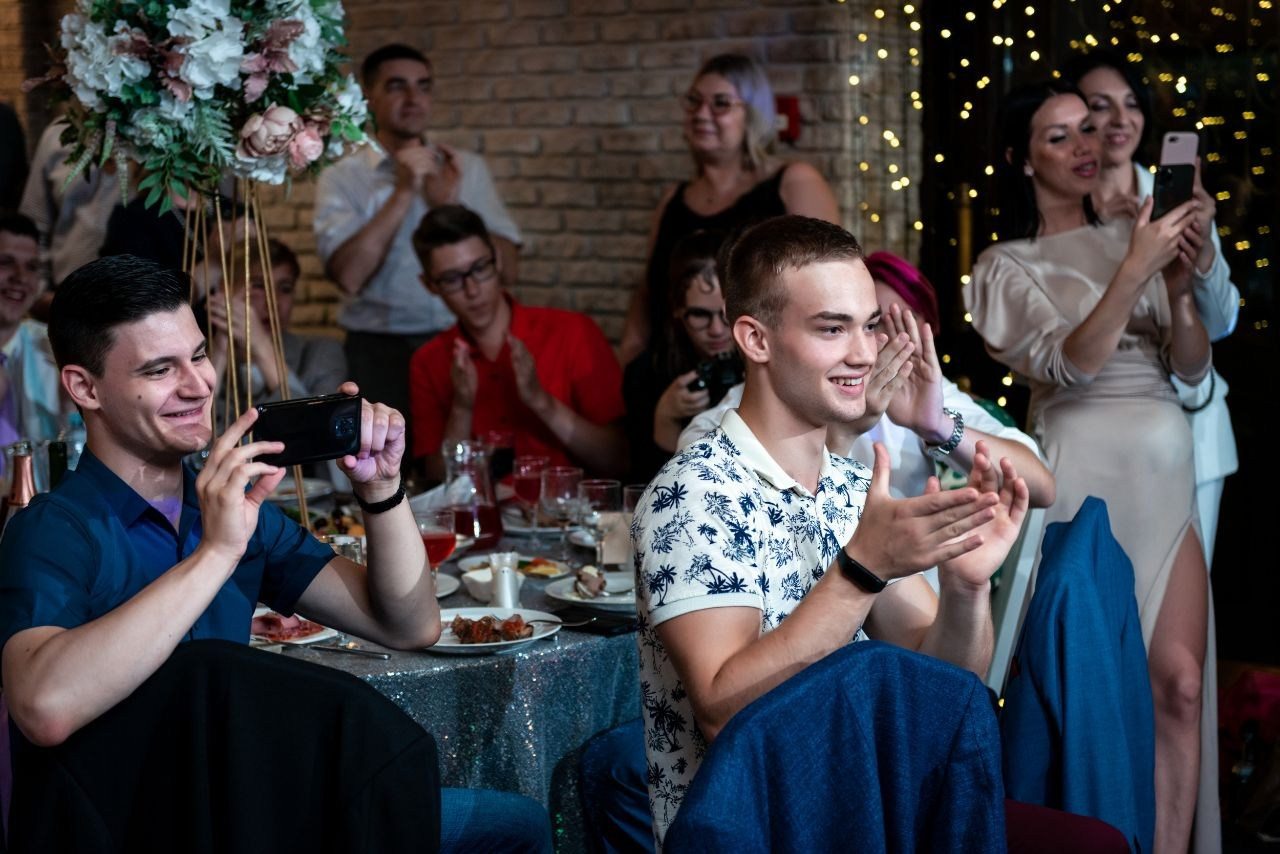 Ведущий + диджей + 1 из 8 моих услуг в подарок!