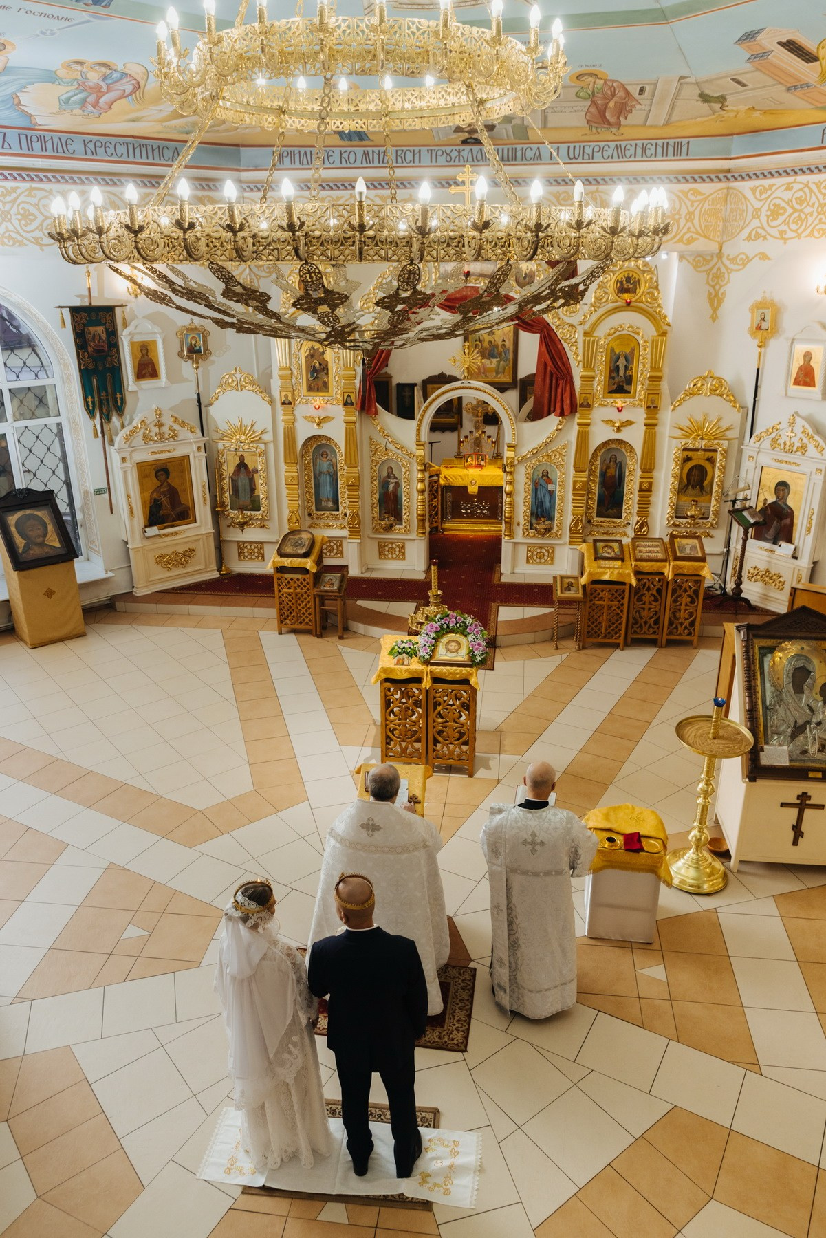 Венчание Спасская церковь г. Всеволожск. Фотограф крещение венчание в Петербурге! Помогает подобрать храм и посоветовал душевного батюшку в СПб