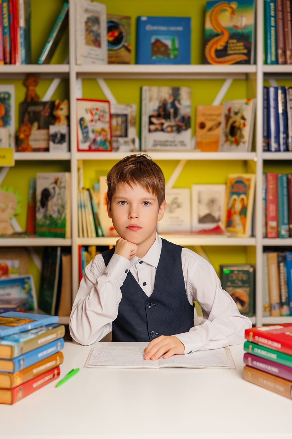 Выпускные альбомы для 4 класса: съёмка в библиотеке. СИГМА | Студия выпускных альбомов Красноярск
