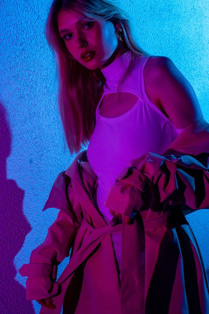 Фотосессия с использованием цветных фильтров — это творческий и увлекательный способ придать уникальный характер и настроение фотографиям. Автор фотограф: Додров. Ph: dodrov.