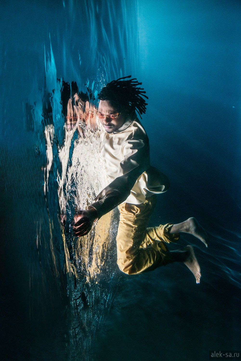 Фотосессия под водой в Краснодаре, подводная фотосессия, съёмка в аквастудии, фото с водой, фото под водой Краснодар, профессиональный фотограф Александра Тимофеева
