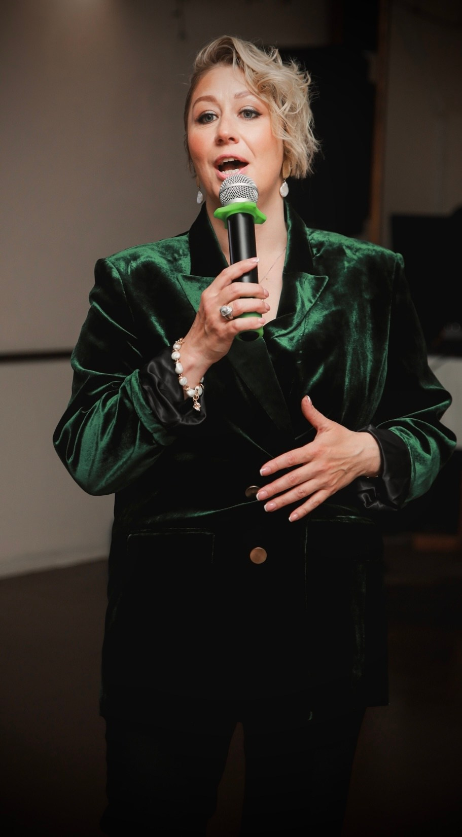 Ведущая мероприятий Анастасия ЮНИСОВА