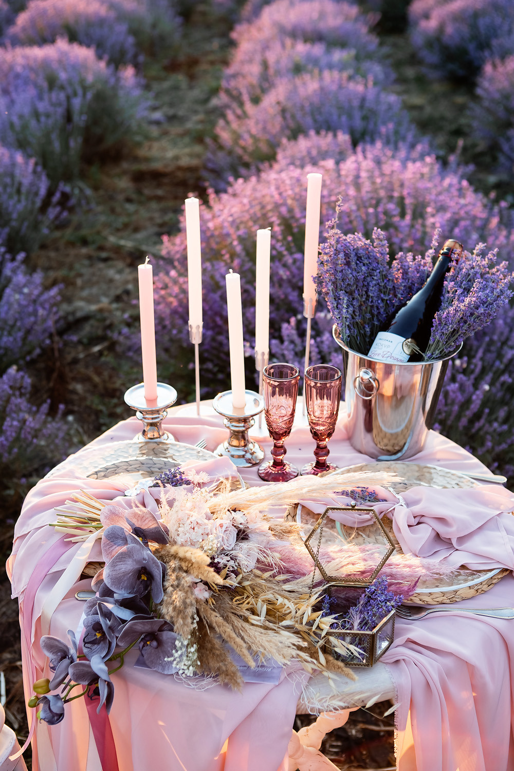 Вадим и Катя - свадебная выездная церемония и фотосессия в лаванде. Свадебный фотограф, фотосъемка в Крыму, Севастополе, Симферополе, Ялте