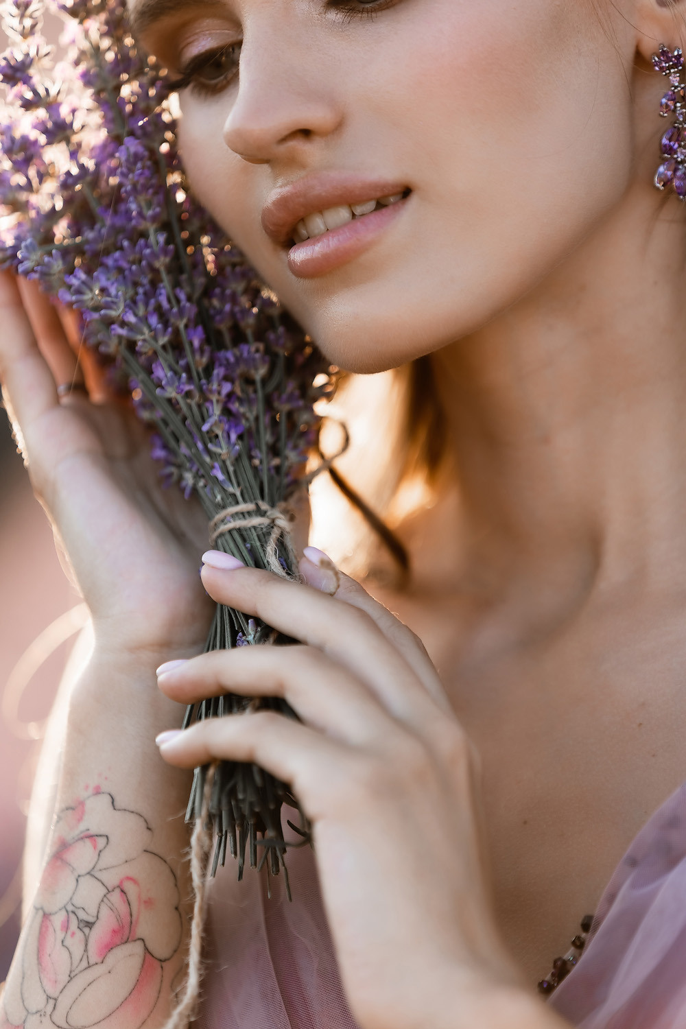 Вадим и Катя - свадебная выездная церемония и фотосессия в лаванде. Свадебный фотограф, фотосъемка в Крыму, Севастополе, Симферополе, Ялте