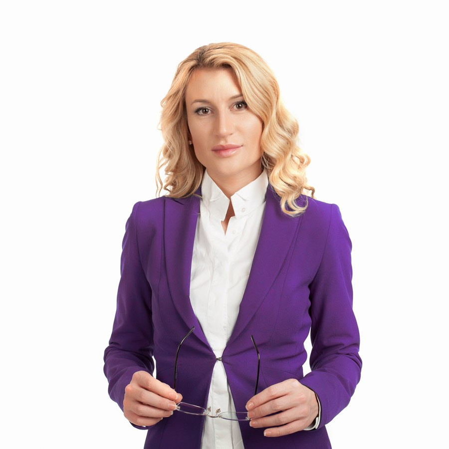 Деловой (бизнес) портрет. Фотостудия Алматы. Фотосъемка Алматы. Фотосессия Алматы. Фотокурсы. Обучение фотографии. Аренда студии