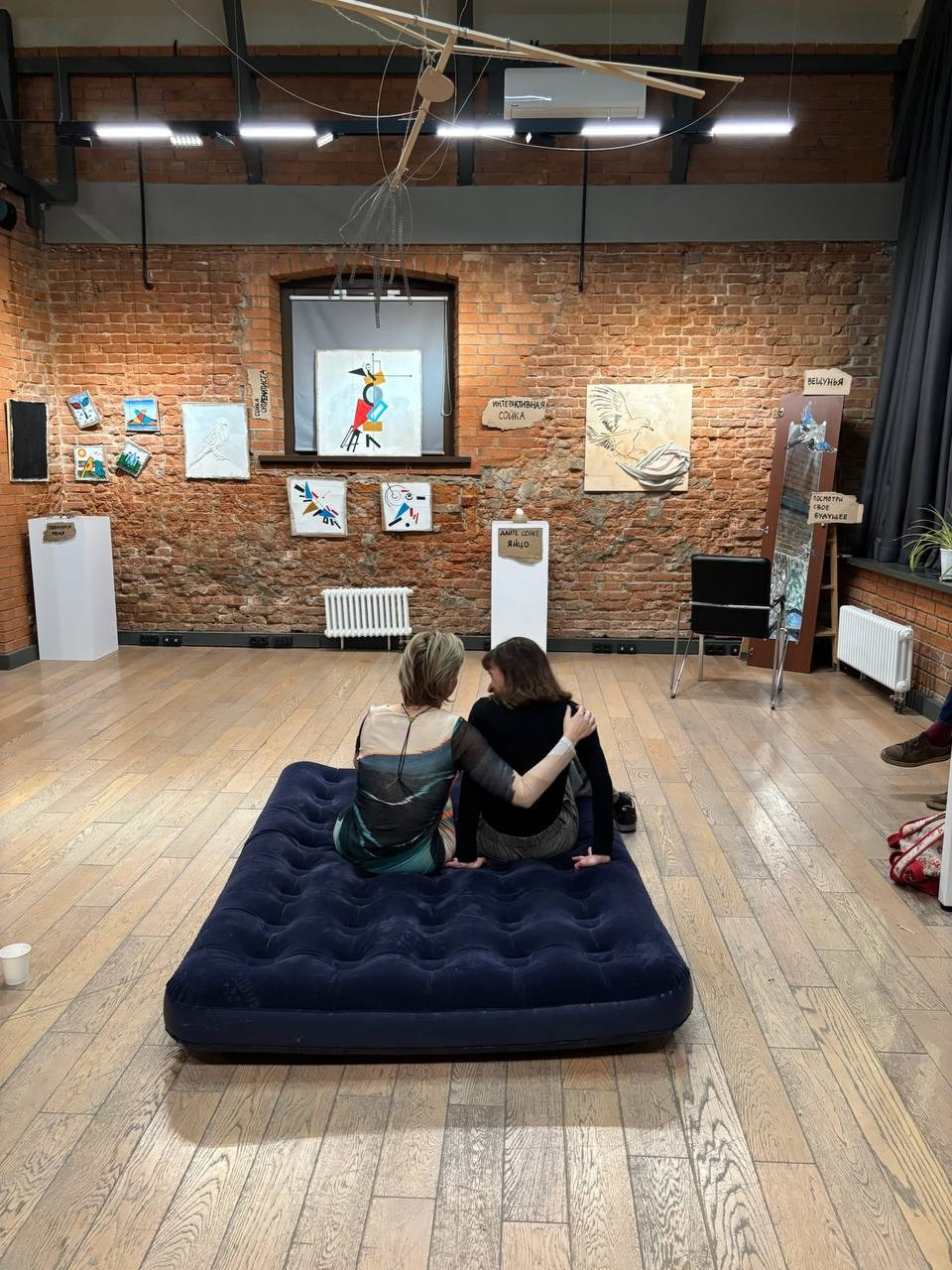 Бенефис сойки. Anna Jennifer | Contemporary Artist