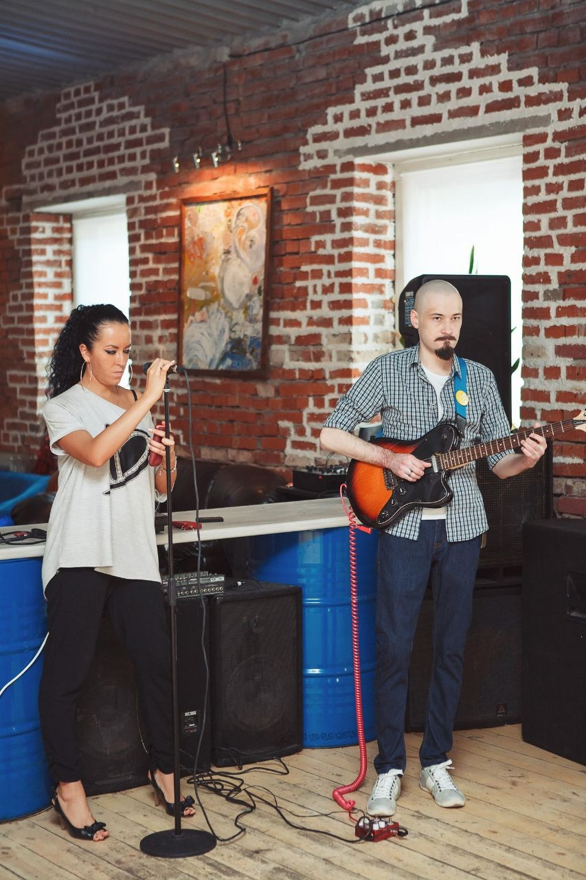 Ведущий + диджей + 1 из 8 моих услуг в подарок!