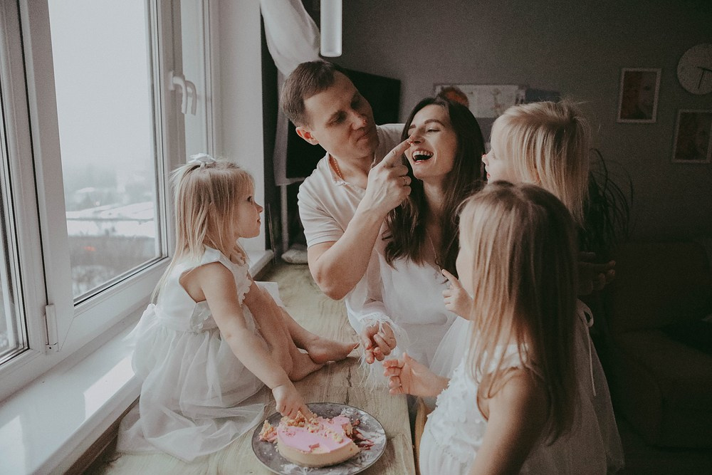 Домашняя уютная семейная фотоссесия. Саша + Саша = трое детей. Катя Сидор — фотограф в Москве