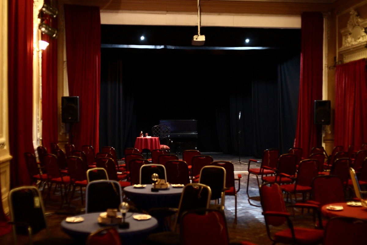 Кафе-шантан. Дом Шрёдера