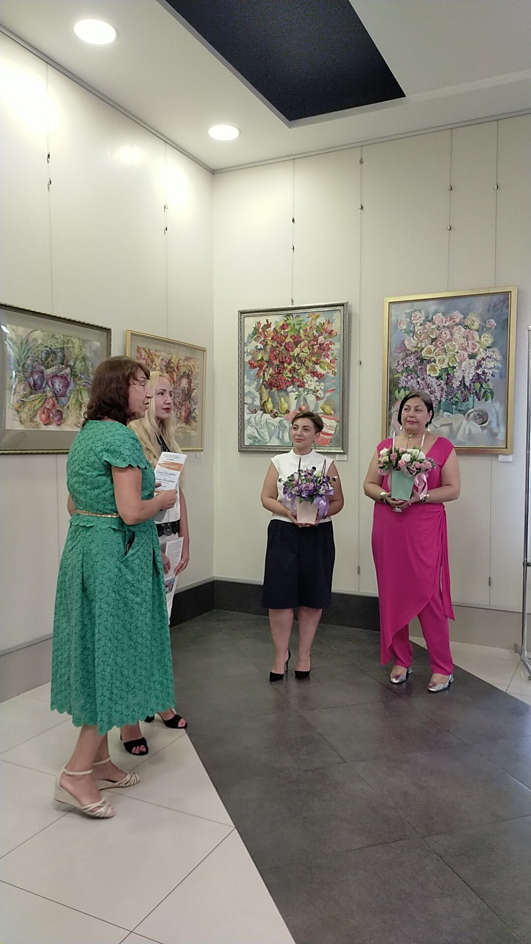 ВОКРУГ ЦВЕТА. Свет акварели Галины Поплавской