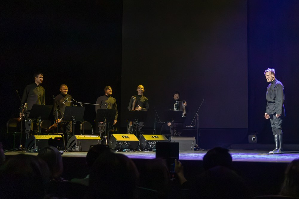 Репортаж с премьеры спектакля «Я, бабушка, Илико и Илларион» в Музыкальном театре «Градский Холл»