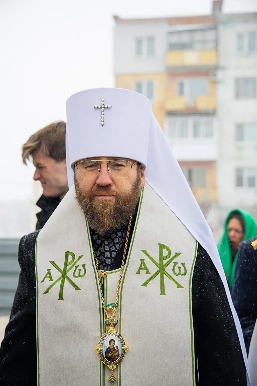 Благочинный Северо-Западного храма принял участие в освящении куполов строящегося храма. Саратовское Северо-Западное благочиние