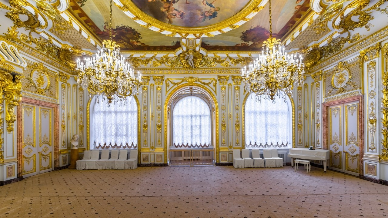 Локации в Питере под крышей