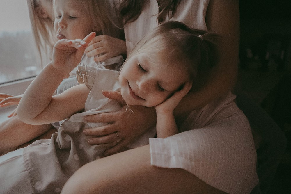 Домашняя уютная семейная фотоссесия. Саша + Саша = трое детей. Катя Сидор — фотограф в Москве