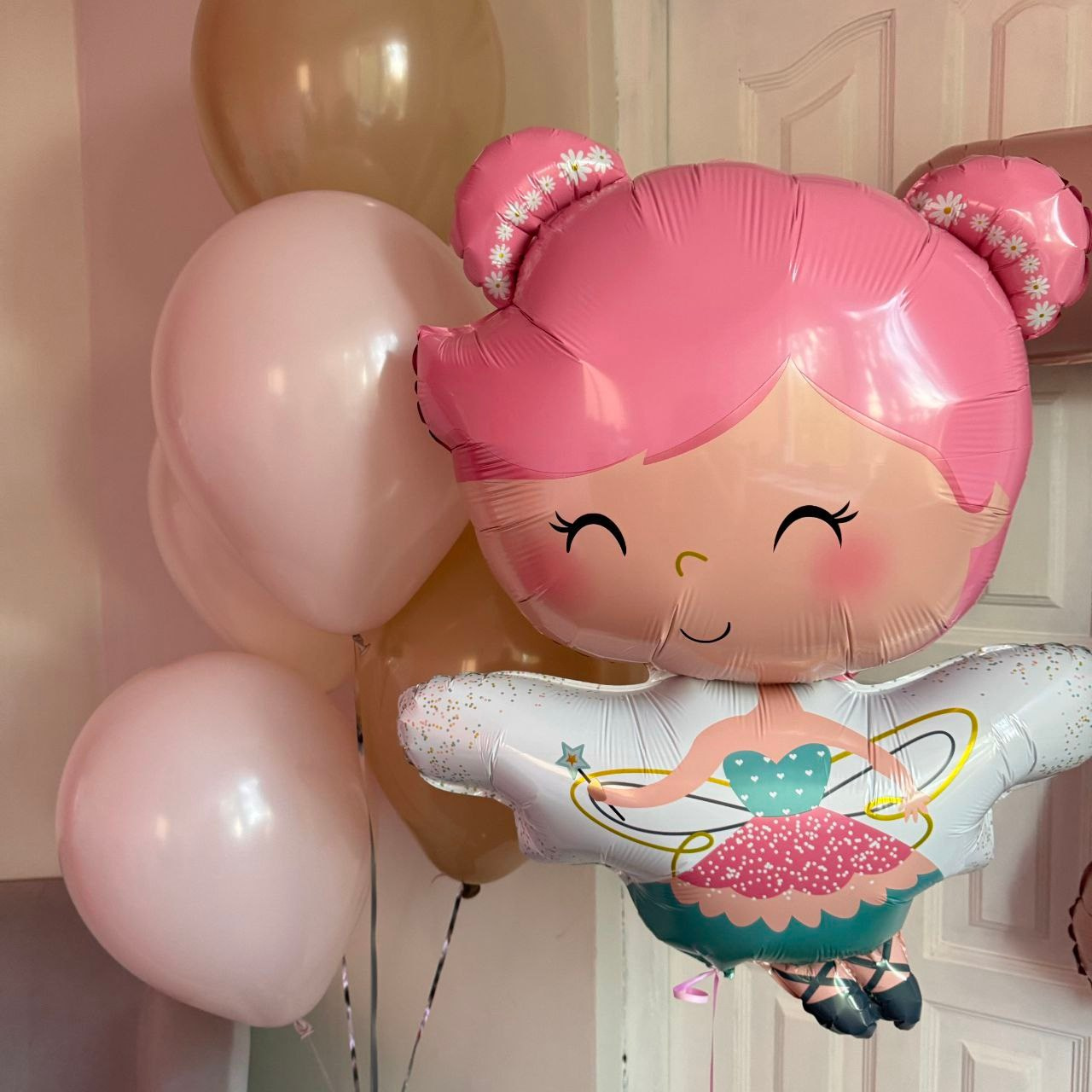 Odalazak iz porodilista prodavnica balona Novi Sad prodavnica balona Beograd. Шары с гелием, фотозоны Нови Сад Белград. Balone i dekoracije od balona Novi Sad Beograd