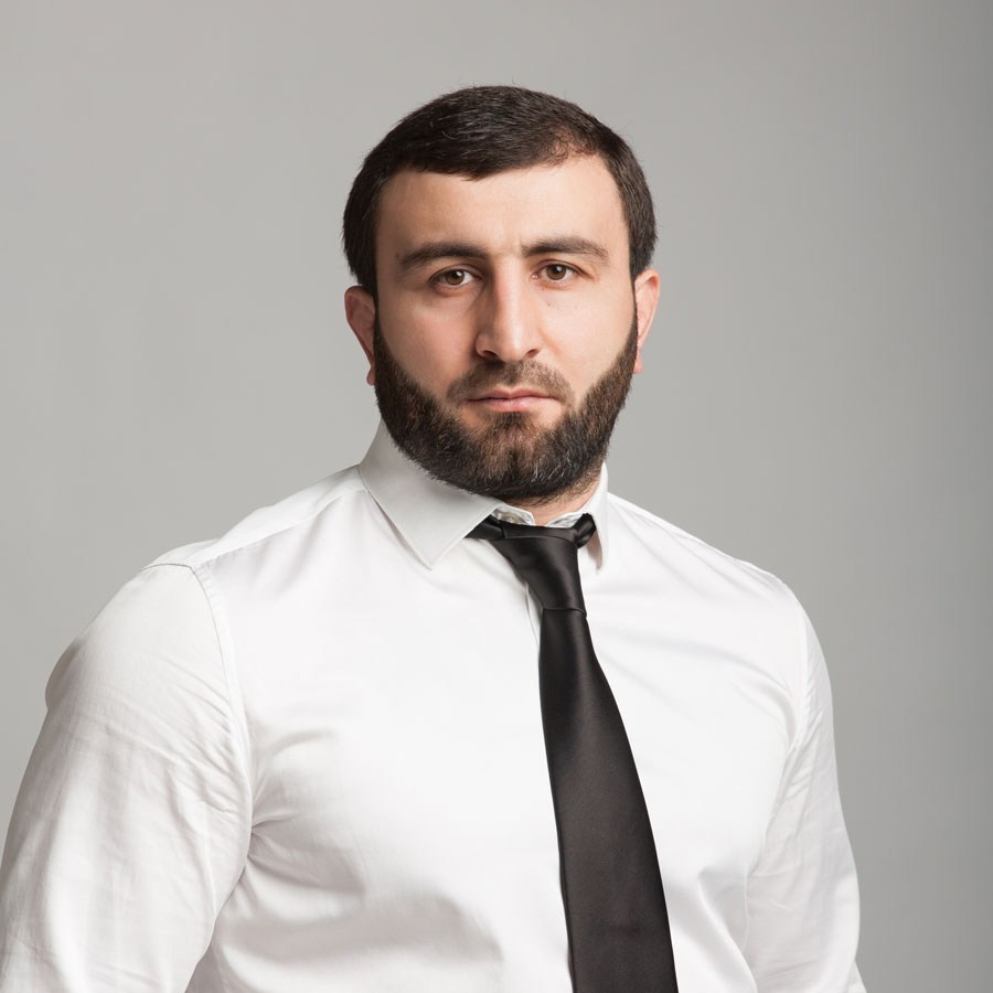 Деловой (бизнес) портрет. Фотостудия Алматы. Фотосъемка Алматы. Фотосессия Алматы. Фотокурсы. Обучение фотографии. Аренда студии