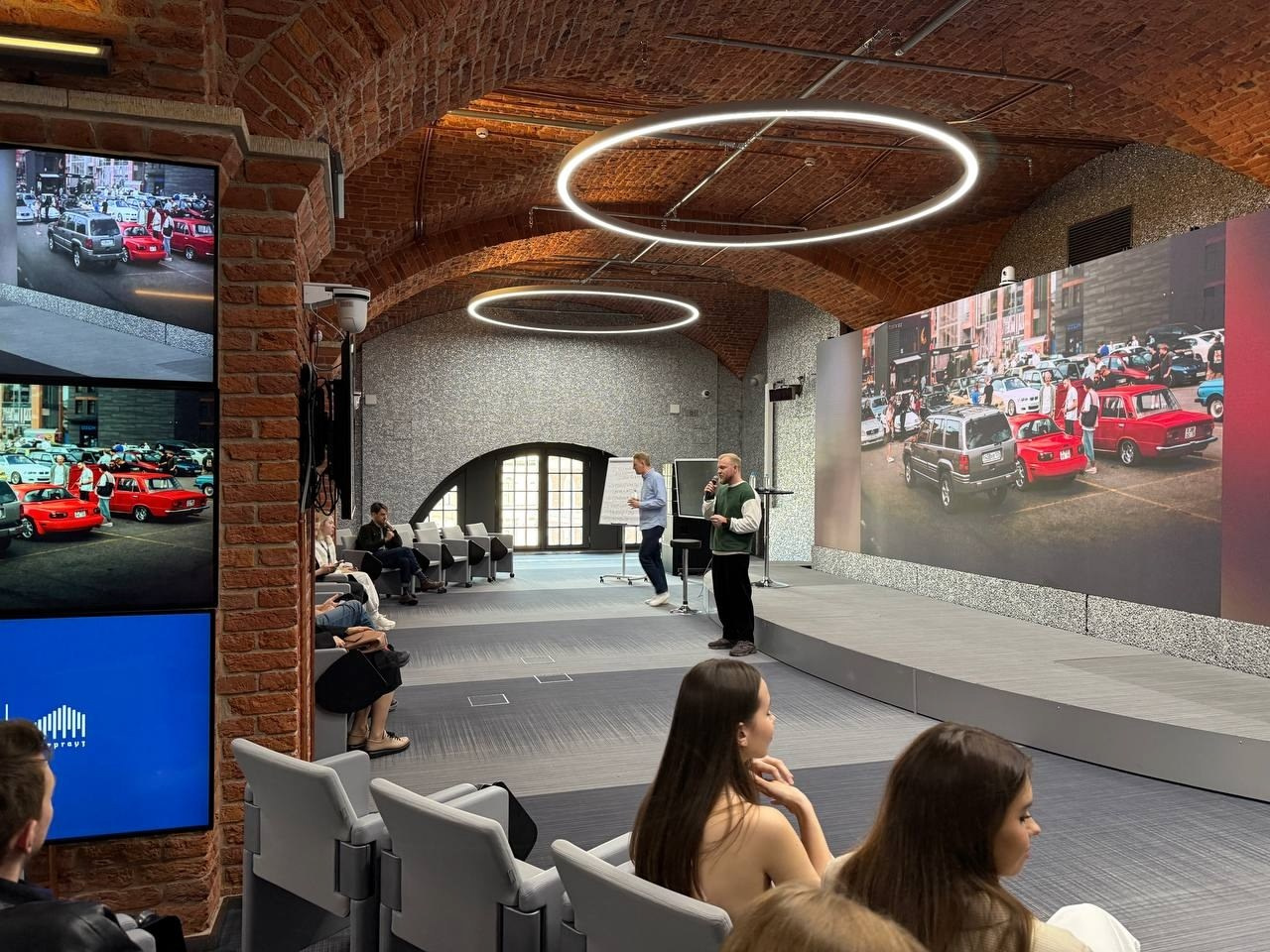 История развития автомобильного сообщества с коллекцией сложностей и их решений. Автомобильный фотограф Антон Цырулев