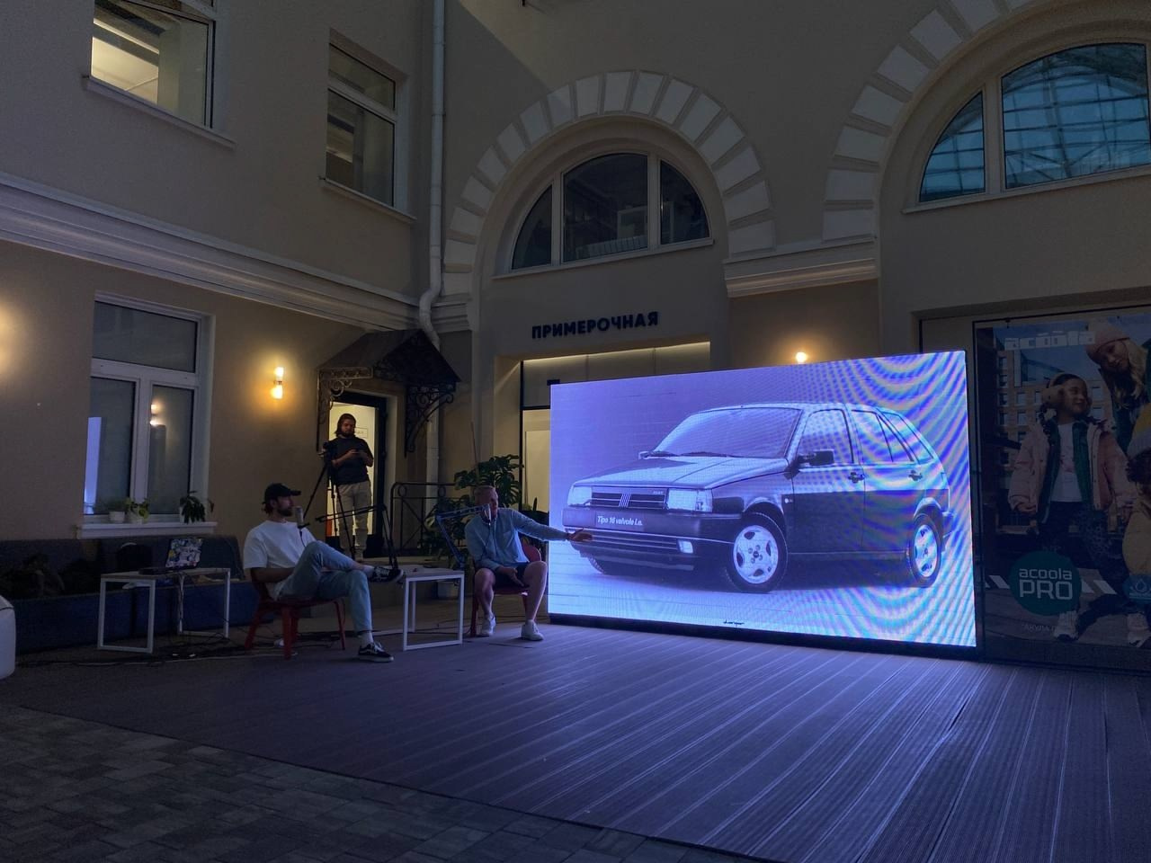 9 сентября в пространстве Raskroi (СПб) прошло мероприятие посвященное гению автомобильного дизайна — «Крис Бэнгл — путь легенды». Автомобильный фотограф Антон Цырулев