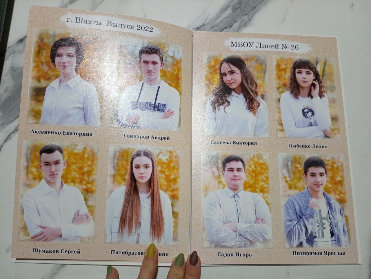 Альбом с 3-мя фотосессиями и 3 персональных разворота. Выпускной альбом Шахты Ростов