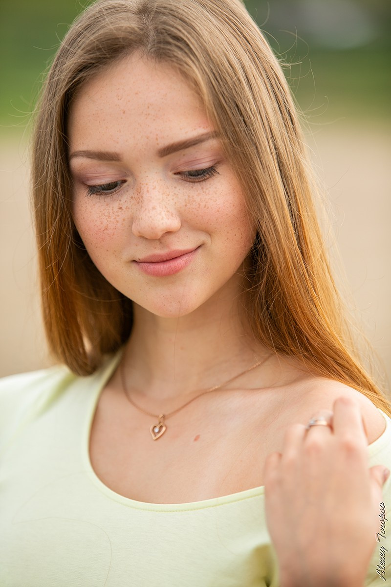 Портрет молодой девушки