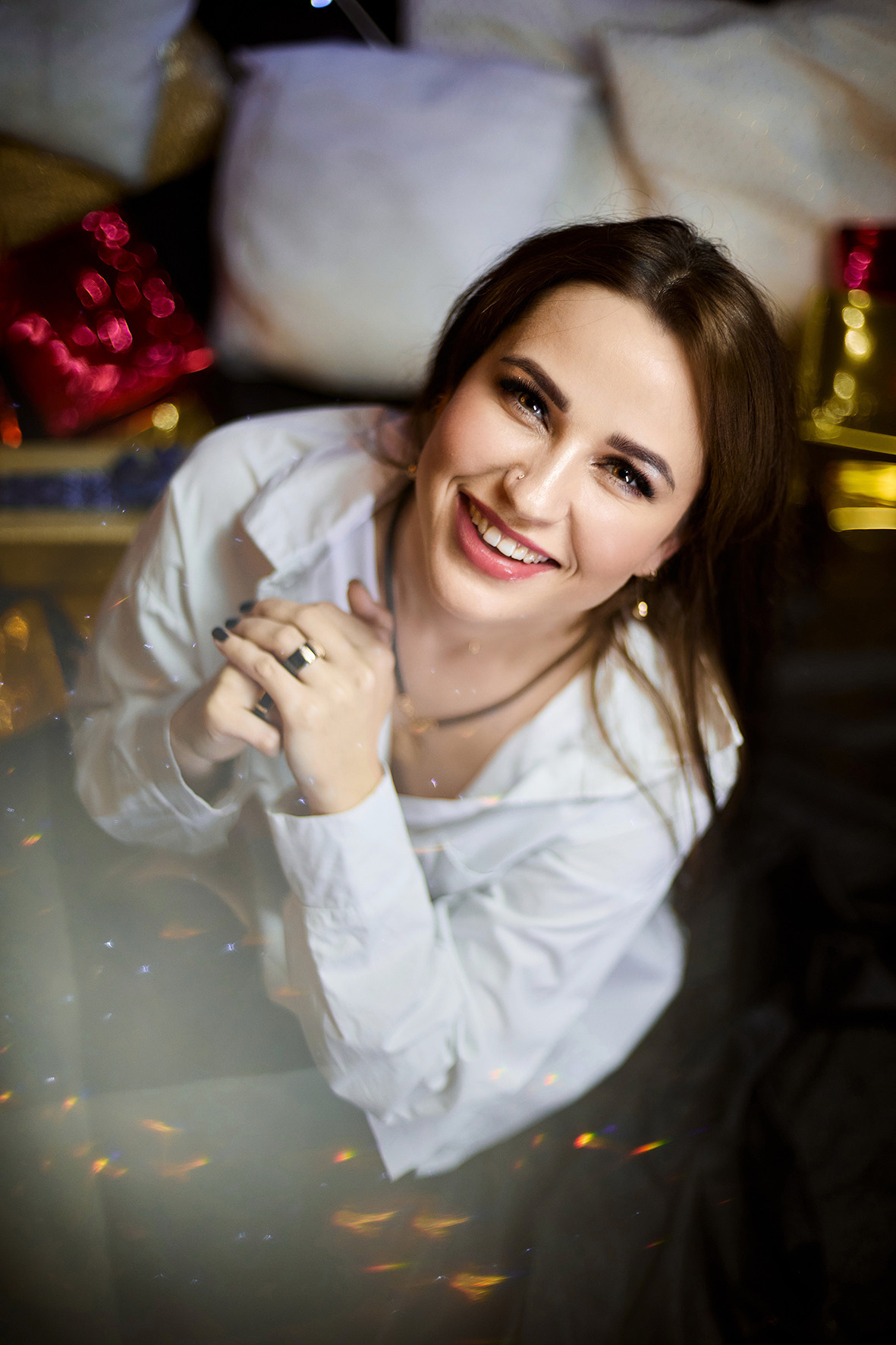 Студийный портрет девушки. Сердце из светодиодов на черном фоне. Фотограф. Тимашевск. Кубань. Краснодарский край.