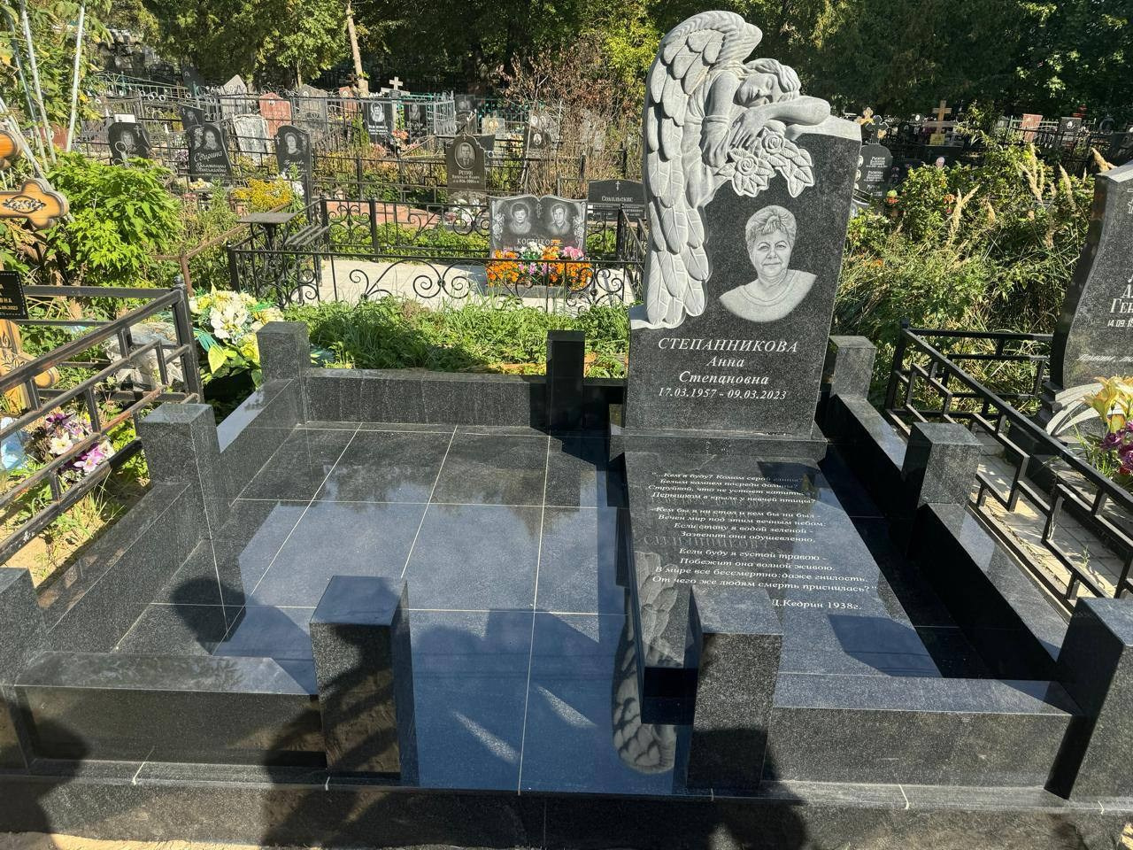 Реальные фото работ. Изготовление и установка памятников в Москве и МО