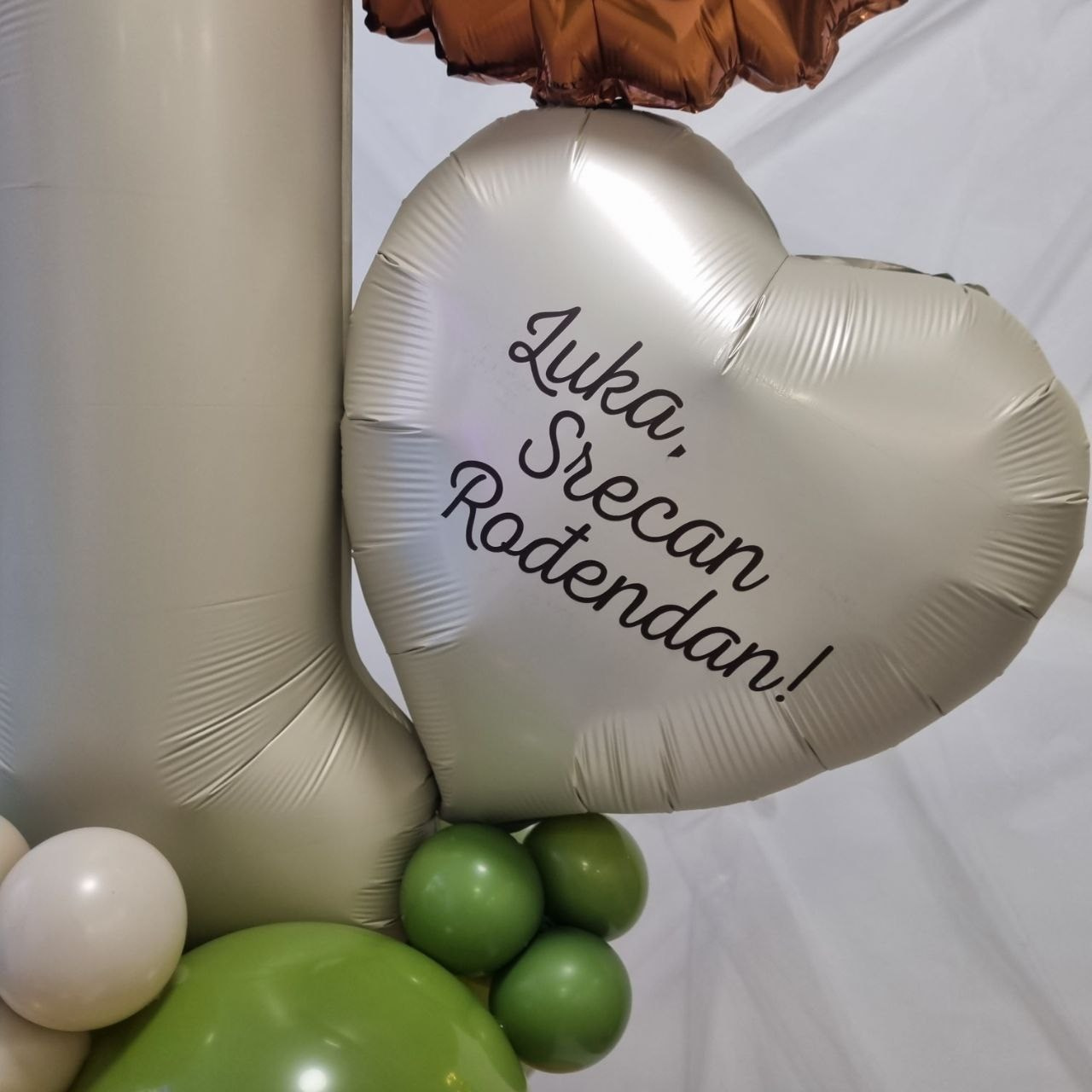 Композиции напольные. Шары с гелием, фотозоны Нови Сад Белград. Balone i dekoracije od balona Novi Sad Beograd