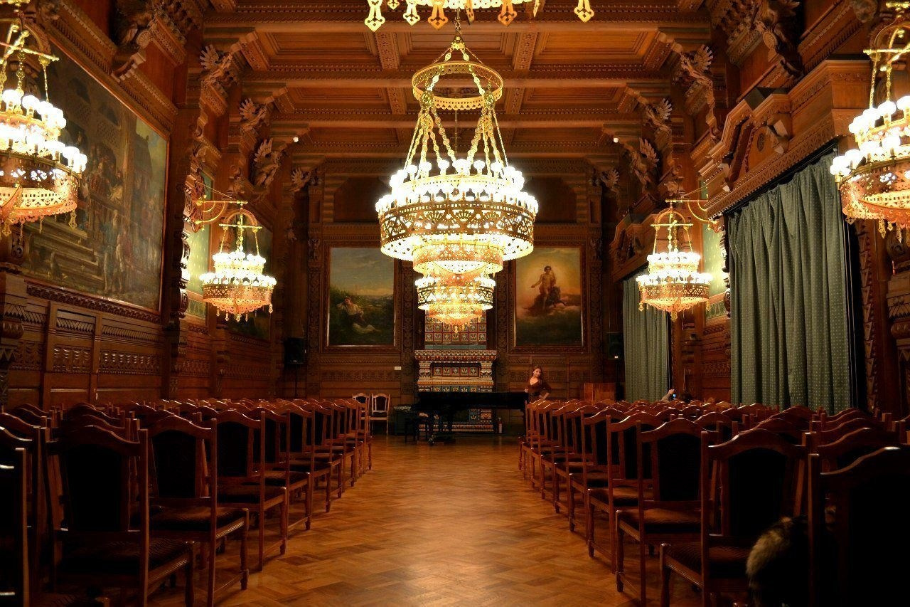 Локации в Питере под крышей