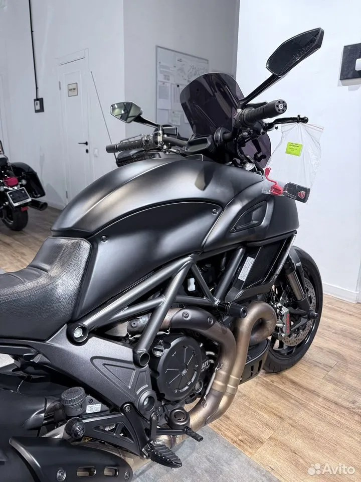 Купить 2015 Ducati Diavel (Dark Stealth) — подробнее на сайте. Hello Davidson, Москва. Только хорошие мотоциклы…