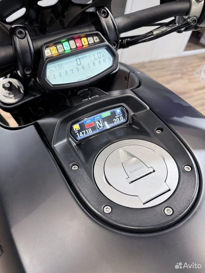 Купить 2015 Ducati Diavel (Dark Stealth) — подробнее на сайте. Hello Davidson, Москва. Только хорошие мотоциклы…