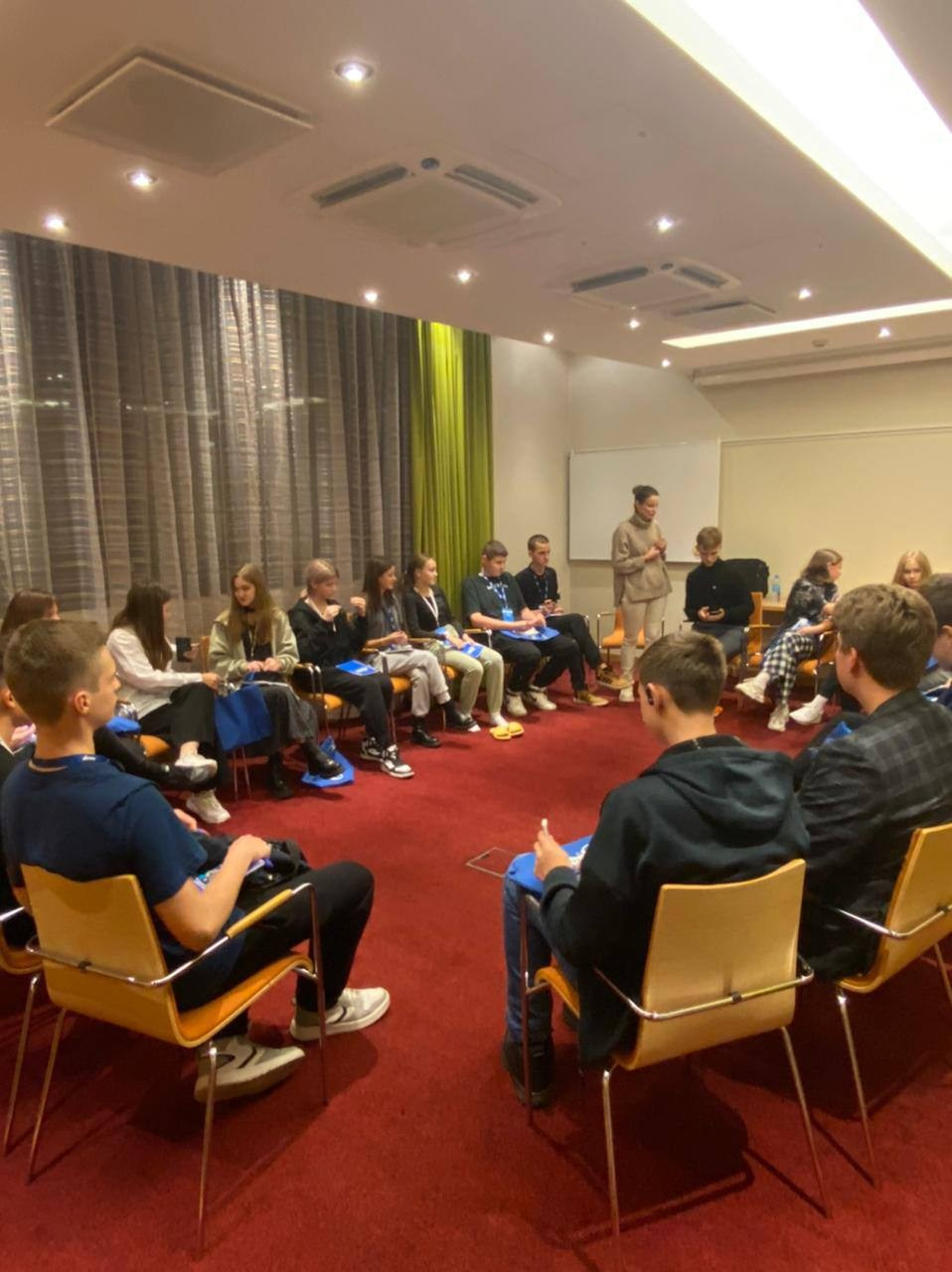 «В КРУГУ» Психологические тренинги в Санкт-Петербурге в живом формате