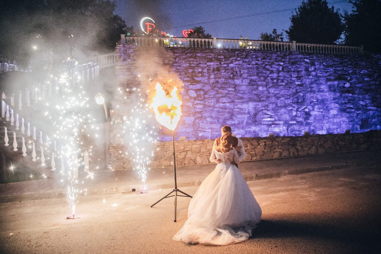 Свадебное «VIP» шоу 28 000 руб. Огненно-пиротехническое шоу, салюты, пиротехника на ваш праздник!