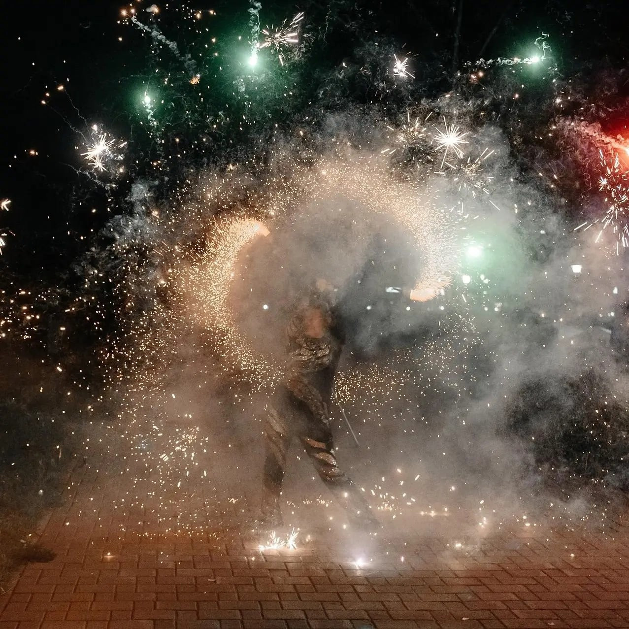 Свадебное «VIP» шоу 28 000 руб. Огненно-пиротехническое шоу, салюты, пиротехника на ваш праздник!