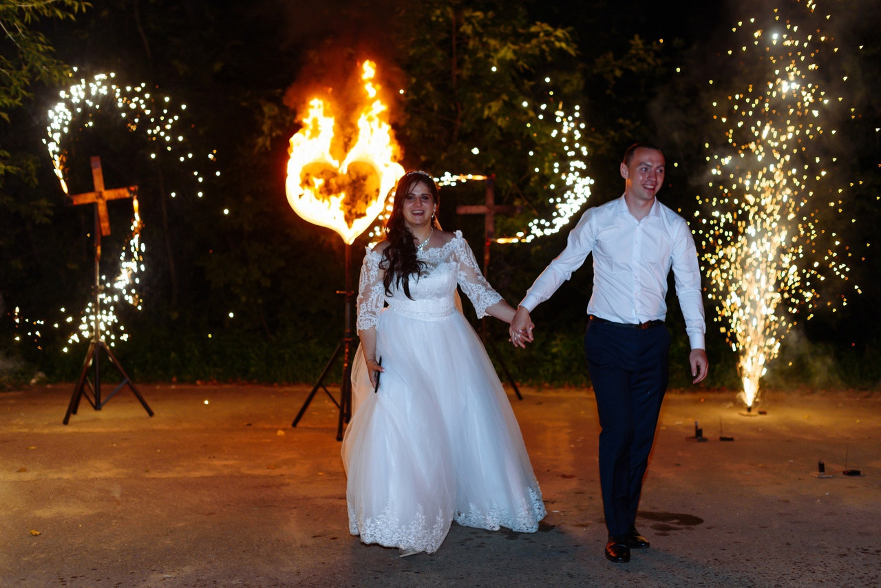 Свадебное «VIP» шоу 28 000 руб. Огненно-пиротехническое шоу, салюты, пиротехника на ваш праздник!