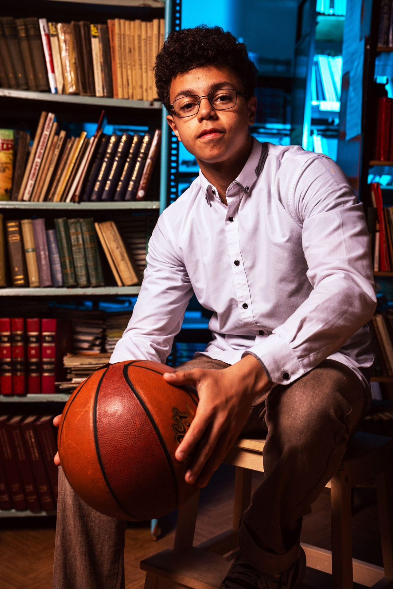 Тот самый Рябинин. Заказать фотографа Нижний тагил. Фотосессия в студии Нижний Тагил.  Рябинин Евгений школьный фотограф заказать фотографа на школьный альбом портфолио Тотрябинин.рф