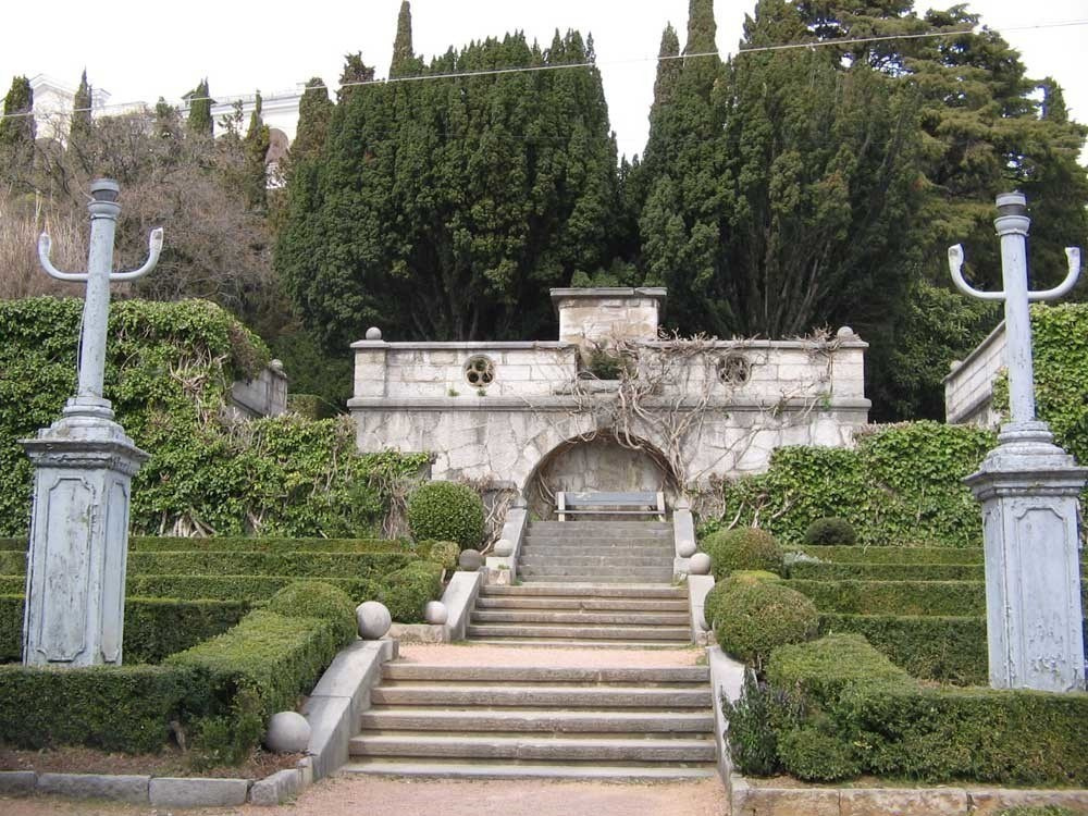 Локации для фотосессии в Ялте. Профессиональная фотосъемка в Крыму. Натуральные эмоции и живые кадры. Забронируйте дату прямо сейчас!