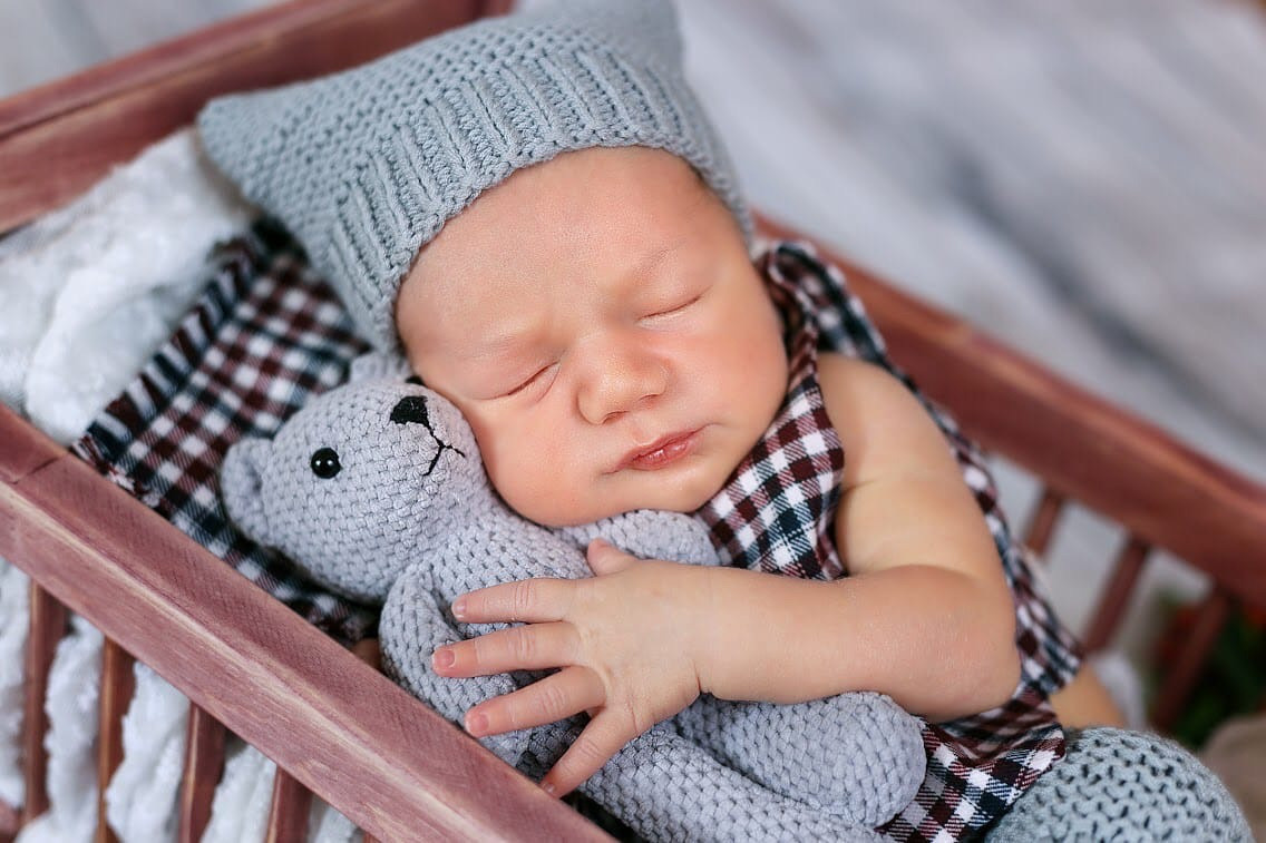 Фотограф новорожденных в Омске. Фотосессия новорожденных. Выезд. Фотограф Наталья Стаг в Омске. Фотографирую в разных стилях в разных студиях, а так же в школах и садах. Печатаю выпускные фотоальбомы