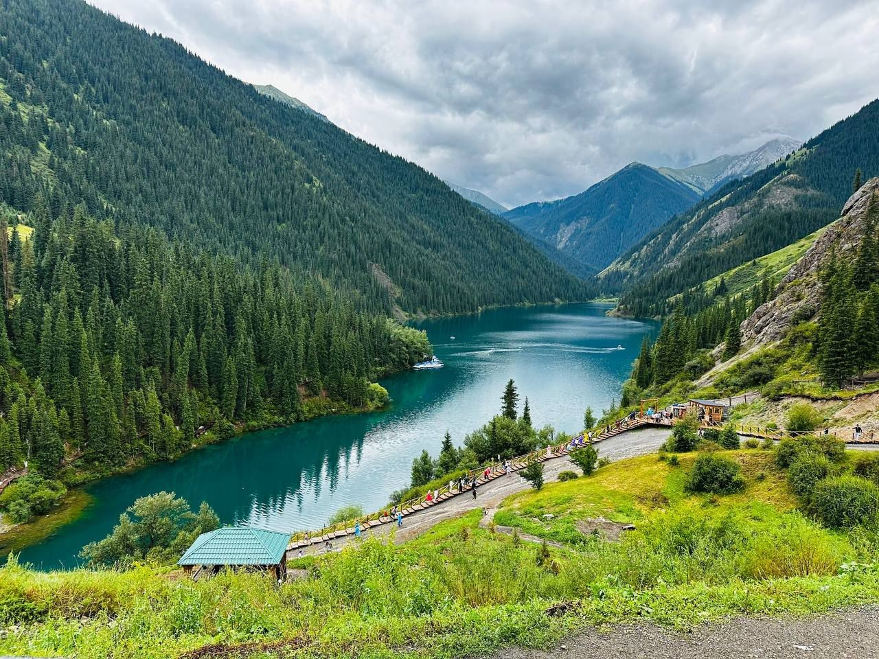 Melon Travel в Алматы: экскурсии и джип туры в Чарынский каньон, озера Каинды, Кольсай, Иссык, национальный парк Алтын Эмель