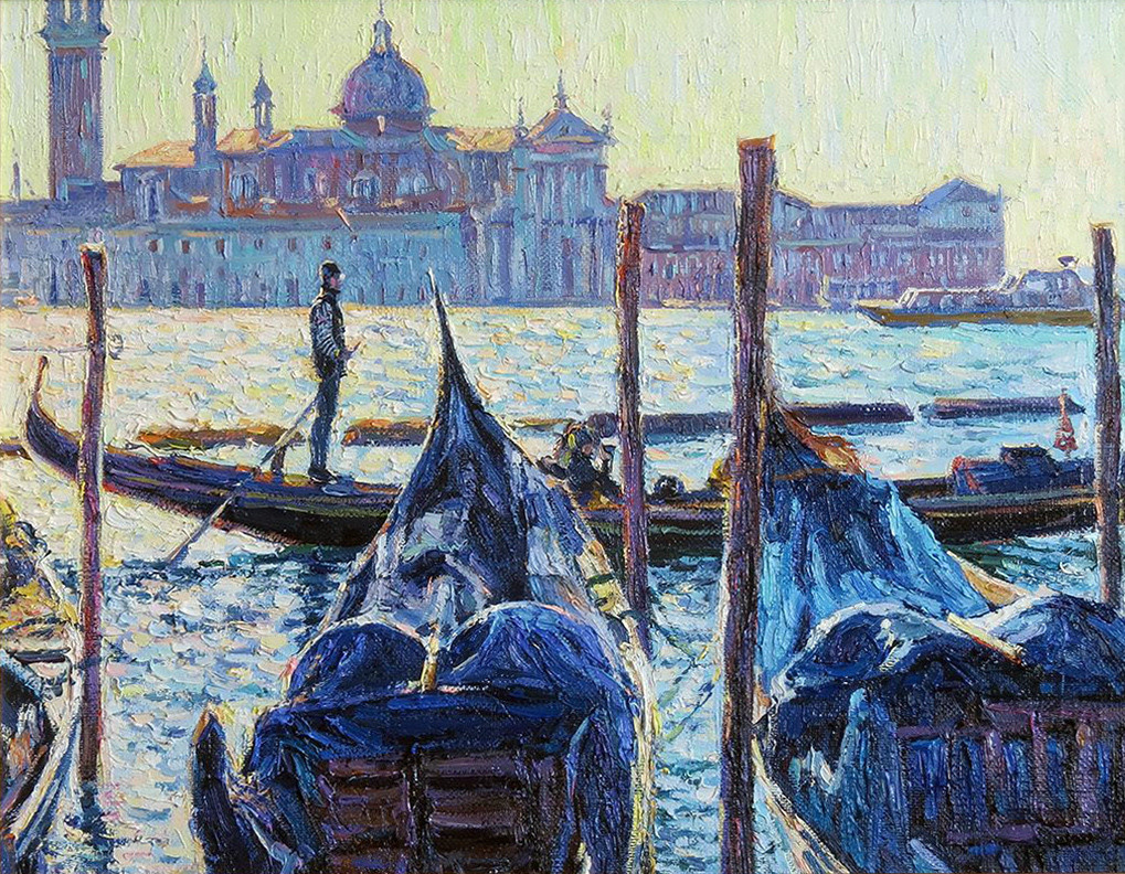 Sharp gondolas on the large canal