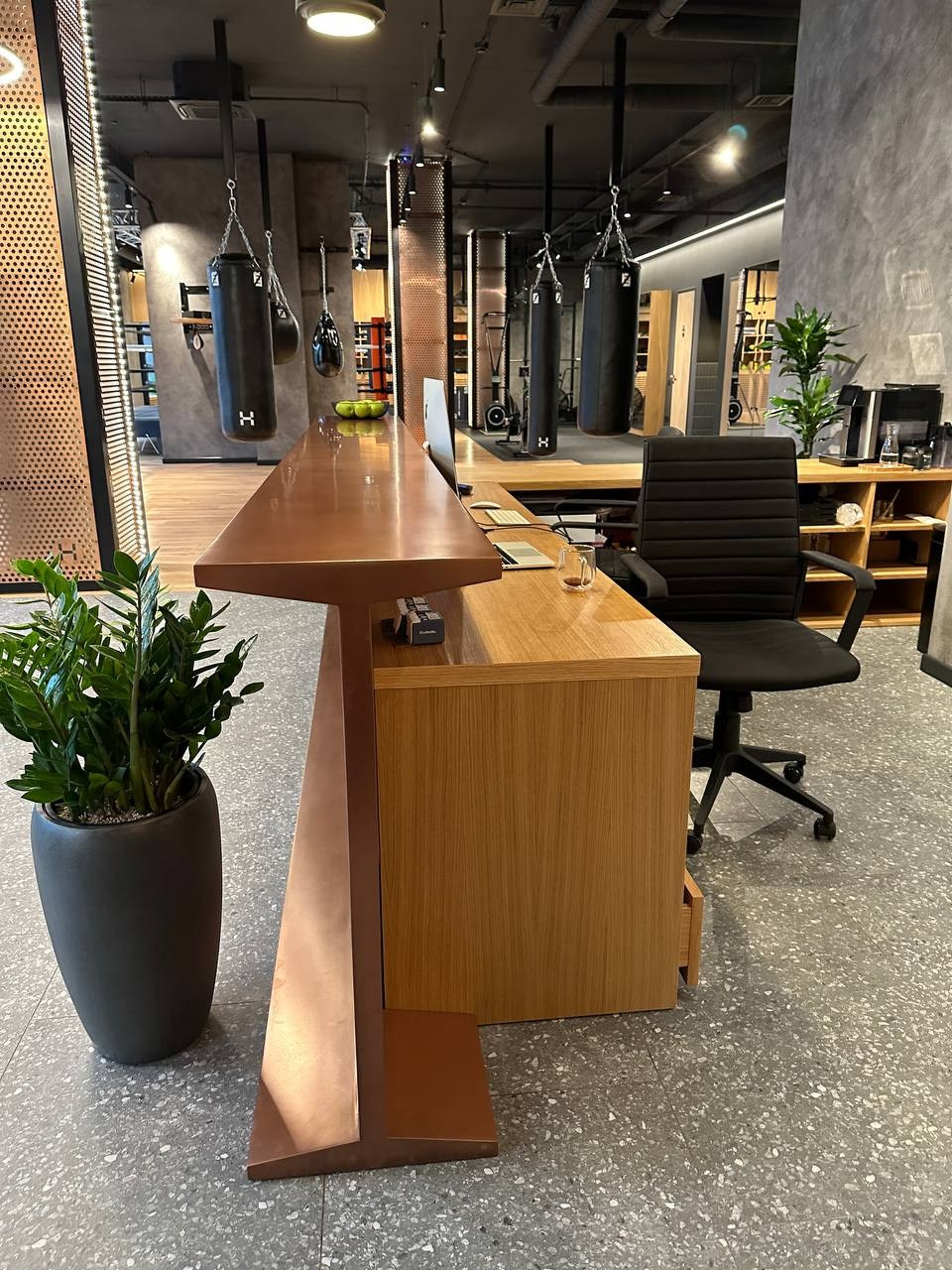 Сложное — возможное: двутавровая балка с медным покрытием. DRVO — мебельное производство полного цикла